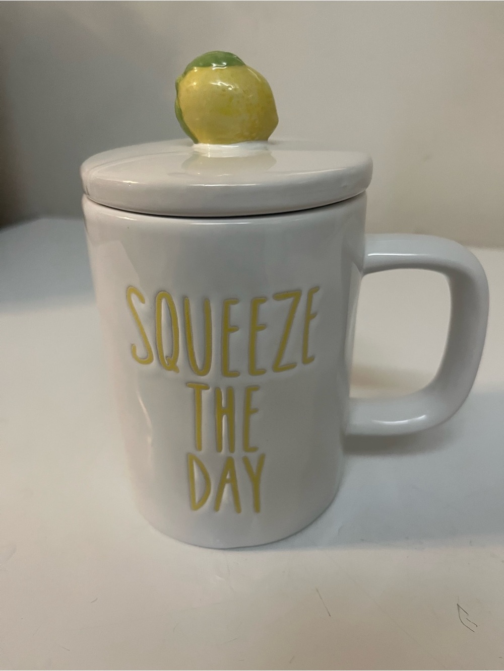 Blue Harbor Squeeze the Day Lemon Lidded Ceramic Coffee/Tea Mug Yellow and White - Picture 2 of 9